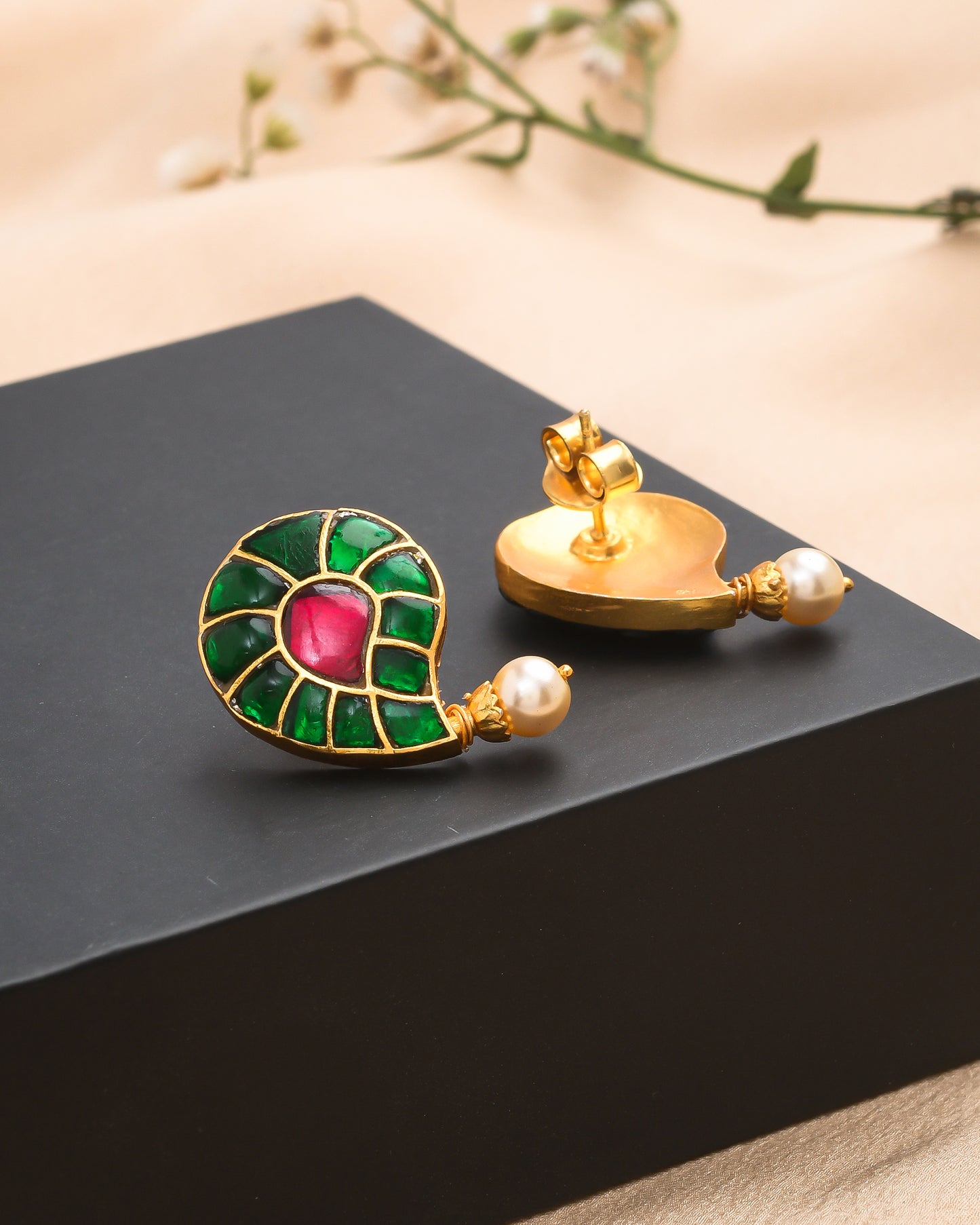 Kashi paan petals studs - Yuvaminie