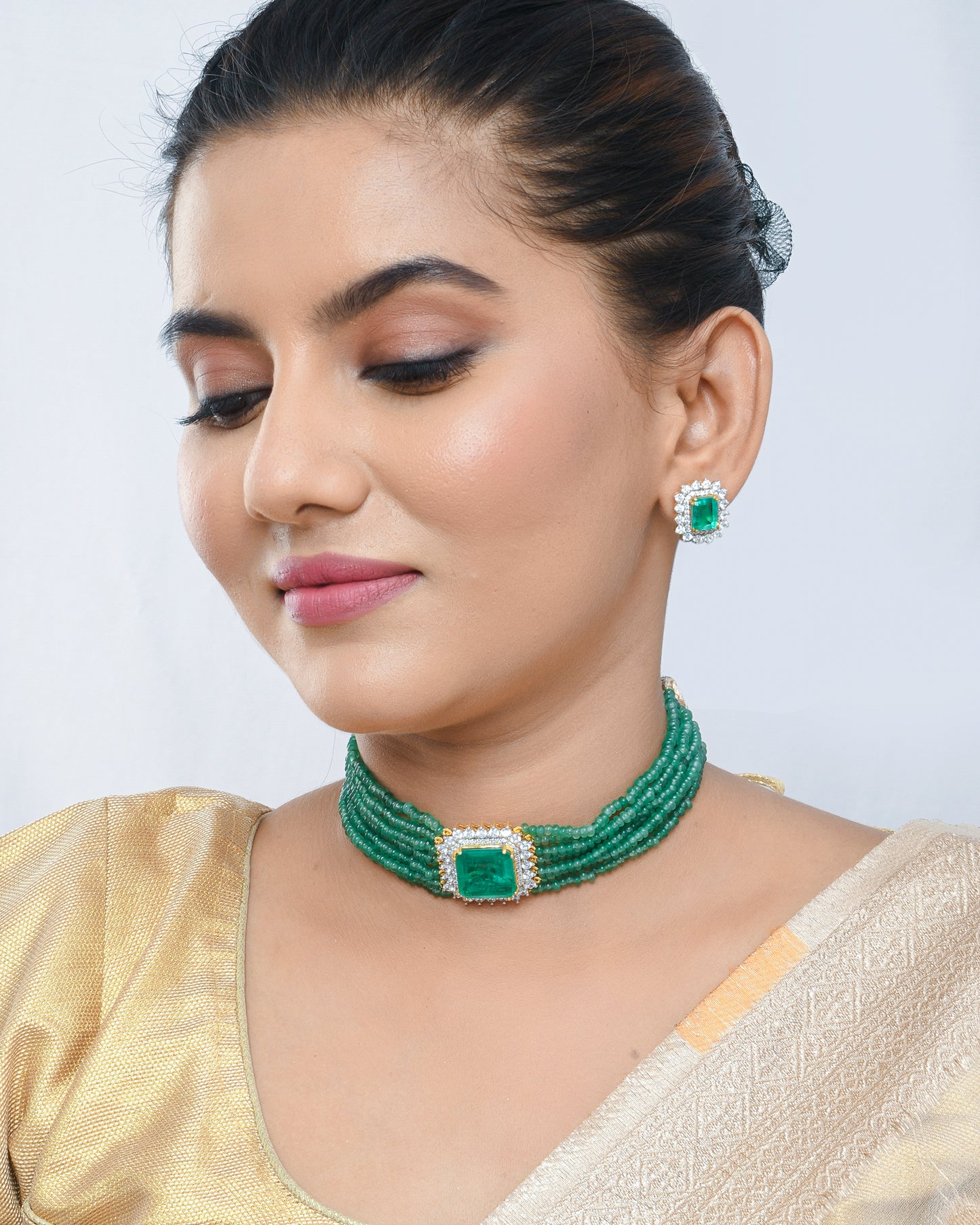Emerald stone necklace with zircons and studs - Yuvaminie