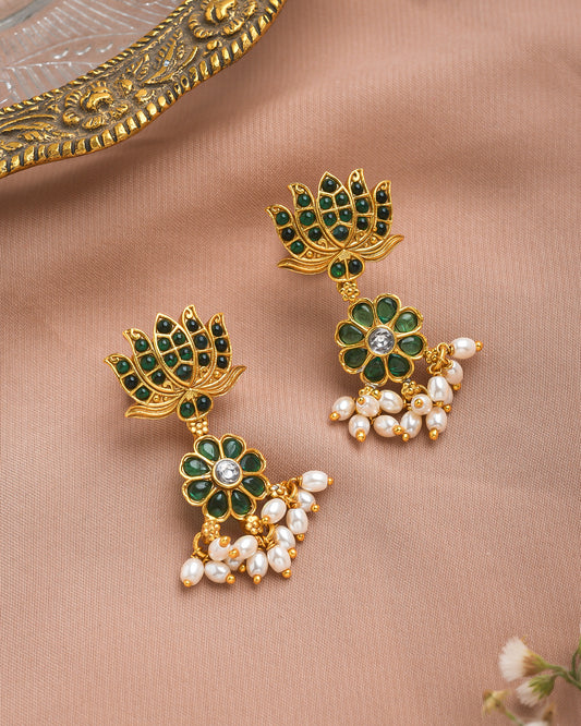 Green lotus hangings - Yuvaminie