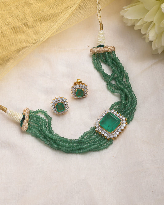 Emerald stone necklace with zircons and studs - Yuvaminie