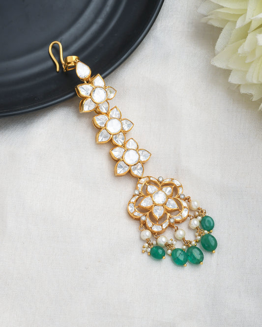 Phool patti Maang teeka in green beads & Polki stones - Yuvaminie